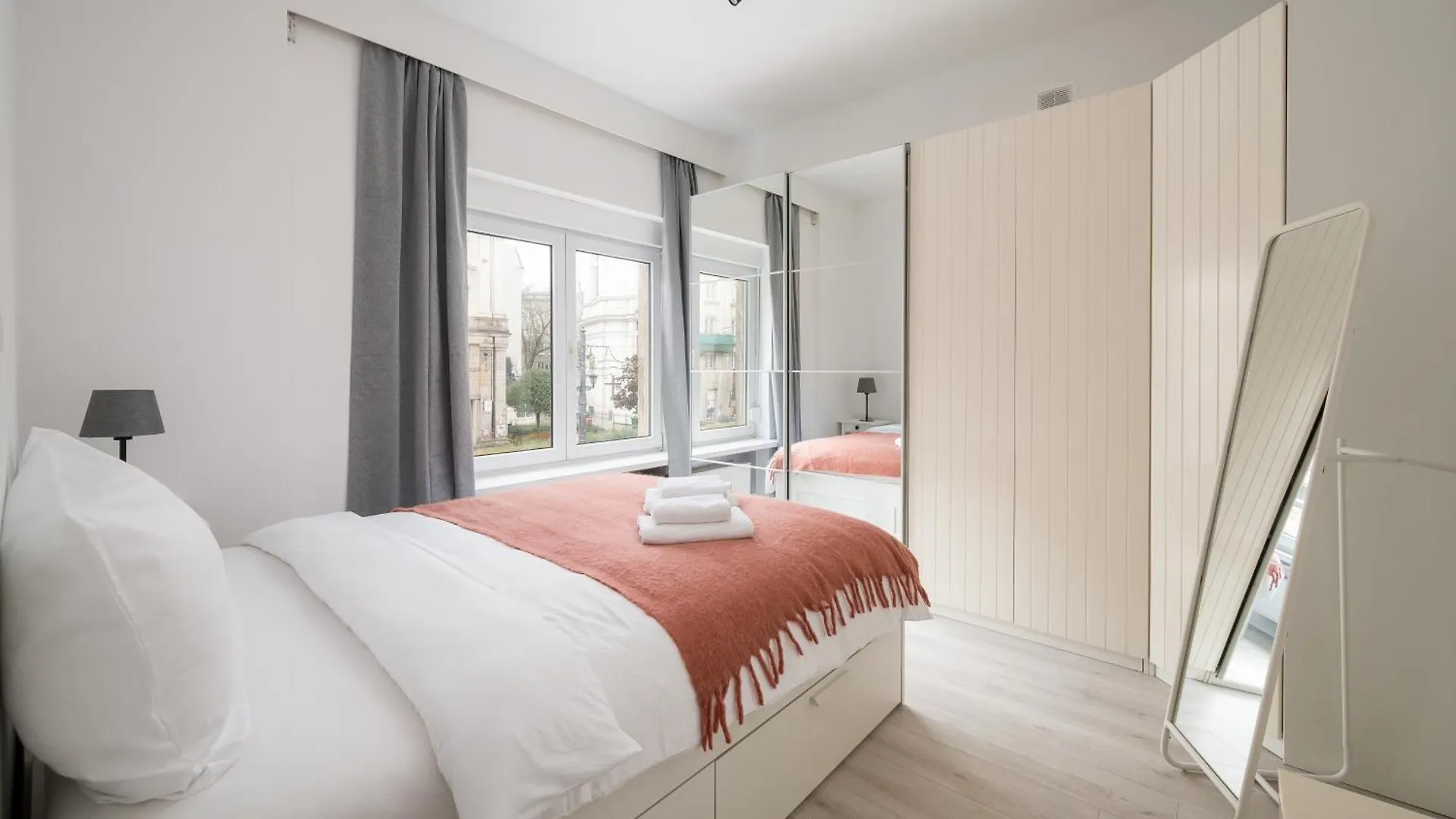 Plac Zbawiciela Deluxe Apartment Warsaw