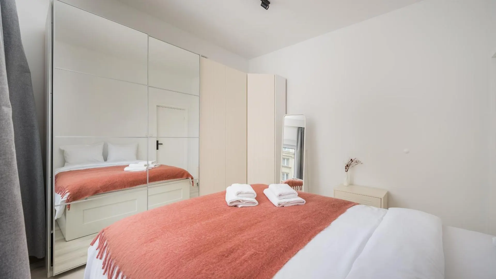 Plac Zbawiciela Deluxe Apartment Warsaw