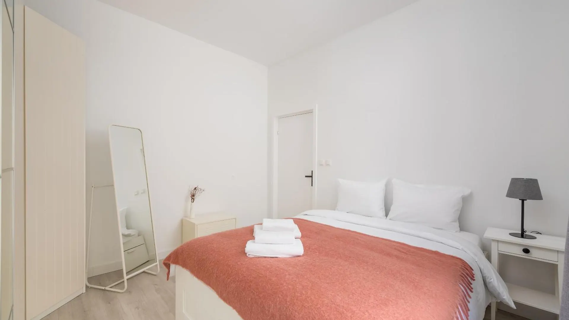 Plac Zbawiciela Deluxe Apartment Warsaw