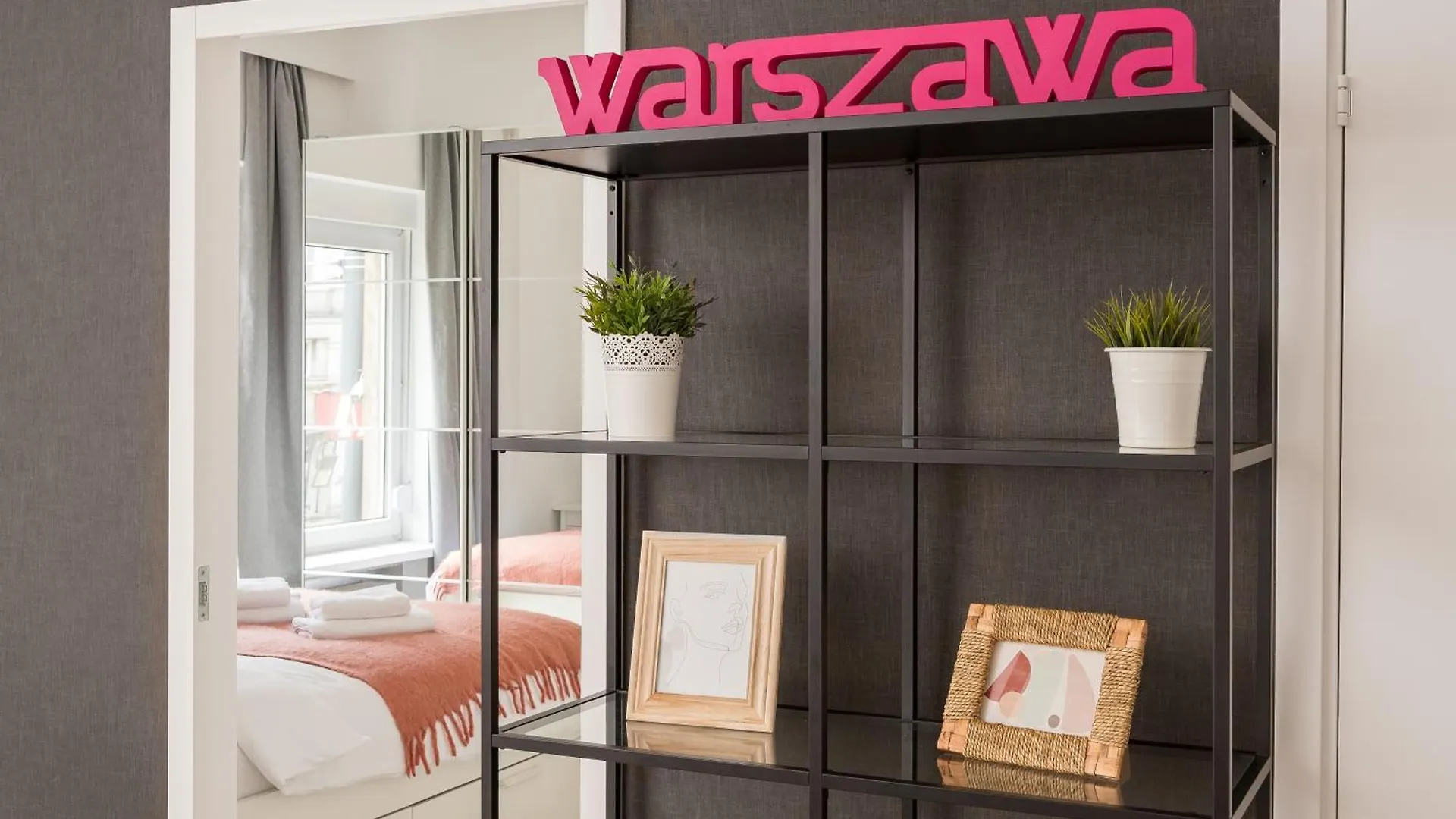 Plac Zbawiciela Deluxe Apartment Warsaw